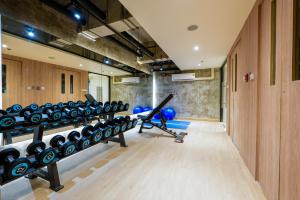 Fitness centrum a/nebo fitness zařízení v ubytování GLOW Bangkok Riverside