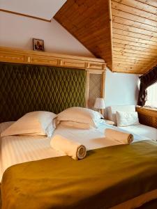 Postel nebo postele na pokoji v ubytování Casa Baciu + 37 fotografií