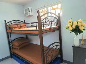 Postel nebo postele na pokoji v ubytování Go-Vitug Apartell, 2-8 pax, AC, Netflix, Parking + 9 fotografií
