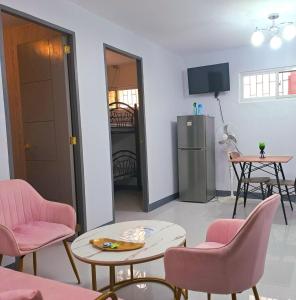 TV a/nebo společenská místnost v ubytování Go-Vitug Apartell, 2-8 pax, AC, Netflix, Parking