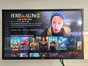 TV a/nebo společenská místnost v ubytování Go-Vitug Apartell, 2-8 pax, AC, Netflix, Parking