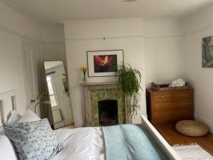 Ένα ή περισσότερα κρεβάτια σε δωμάτιο στο Central Victorian House +84 φωτογραφίες