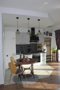 Kuchyň nebo kuchyňský kout v ubytování Apartma Tomažič + 37 fotografií