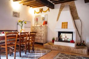 Posezení v ubytování Romantic & Charming appartamento in centro storico Cuore di Toscana