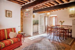 Posezení v ubytování Romantic & Charming appartamento in centro storico Cuore di Toscana