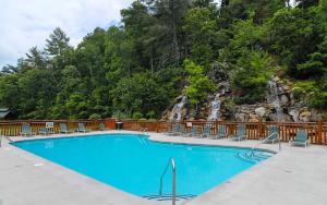 Bazén v ubytování Enchanted Forest nebo v jeho okolí
