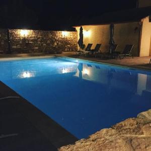Πισίνα στο ή κοντά στο Studio 4 personnes avec piscine - Le petit Empereur