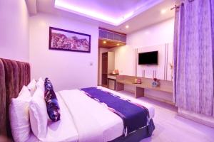 TV a/nebo společenská místnost v ubytování Hotel All Iz Well - Traveller Choice Award winner 2025