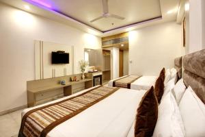 TV a/nebo společenská místnost v ubytování Hotel All Iz Well - Traveller Choice Award winner 2025