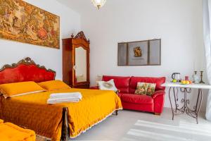 Posezení v ubytování Casa Sole di Toscana con grande terrazza panoramica, giardino e vasca relax idromassaggio