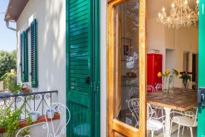 Patio nebo venkovní prostory v ubytování Casa Sole di Toscana con grande terrazza panoramica, giardino e vasca relax idromassaggio