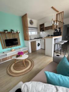 Kuchyň nebo kuchyňský kout v ubytování Appartement T2 La Colombe vue mer et montagne