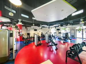 Fitness centrum a/nebo fitness zařízení v ubytování Breathtaking Full Sea view luxury apartment