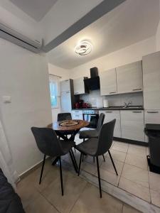 Η κουζίνα ή μικρή κουζίνα στο Nissos 1 apartments thassos