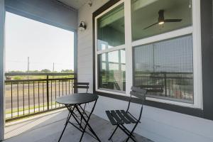 Gallery image of Blueground Lost Plains pool pet area wd ATX-271 in Austin