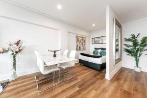 Χώρος καθιστικού στο Viaduct Victory Sub Penthouse +17 φωτογραφίες