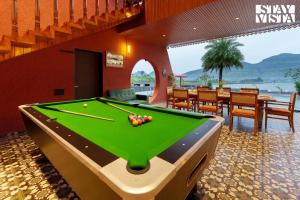 Τραπέζι μπιλιάρδου στο StayVista at Zen Haven with Pool, Bathtub, BBQ