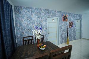 Fotografie z fotogalerie ubytování Yellow Bells Studios And Suites v destinaci Gachibowli