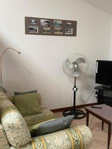 TV a/nebo společenská místnost v ubytování via Cappuccini 2b - soggiorna in centro a Gorizia con ascensore