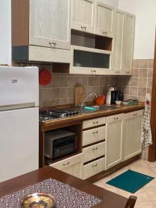 Kuchyň nebo kuchyňský kout v ubytování via Cappuccini 2b - soggiorna in centro a Gorizia con ascensore