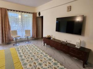 Et tv og/eller underholdning på Vedic Village aquavilla raivilla