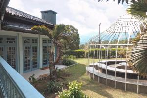 Κήπος έξω από το Villa Airis By The Villas 100