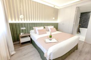Postel nebo postele na pokoji v ubytování Hotel Alfonso VIII