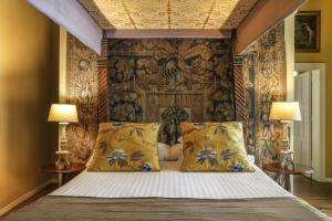 Ein Bett oder Betten in einem Zimmer der Unterkunft Hotel Hacienda de Abajo-Adults Only-Lujo