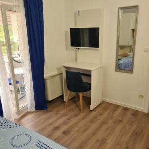 Televízia a/alebo spoločenská miestnosť v ubytovaní Villa Promajna 4