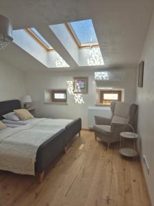 Ένα ή περισσότερα κρεβάτια σε δωμάτιο στο Aparthotel Miodowa 25