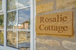 Certifikát, hodnocení, plakát nebo jiný dokument vystavený v ubytování Rosalie Cottage
