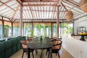 a dining room with a table and chairs at Villa Maison Pastis Canggu in Canggu