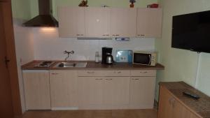 Kuchyň nebo kuchyňský kout v ubytování Ferienhaus Zum Kammergut LINKS oder RECHTS