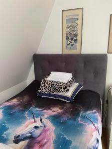 DR ÅSA Rooms in Kallfors, Järna, south Stockholm, near Golf, Ytterjärna Concerts & the Baltic Sea Beach客房内的一张或多张床位