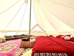 Postel nebo postele na pokoji v ubytování Just For You Starwatching Tent
