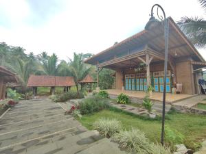 Zahrada ubytování Oemah Tahu Banjarnegara Resto and Resort Mitra RedDoorz