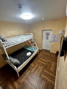 Ένα ή περισσότερα κρεβάτια σε δωμάτιο στο Hostel 5 Сapsule Rooms +93 φωτογραφίες