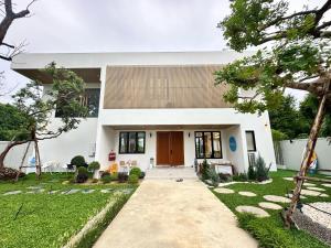Fotografie z fotogalerie ubytování ปณิตา ริเวอร์ พลูวิลล่า Panita Poolvilla v destinaci Ban Bang Lao (3)