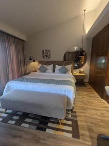 Postel nebo postele na pokoji v ubytování Fortune Beach Resort ECR, Chennai - Member ITC Hotels' Group