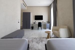 TV a/nebo společenská místnost v ubytování Hotel Plaza Berat