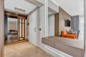 Postel nebo postele na pokoji v ubytování Hotel Plaza Berat