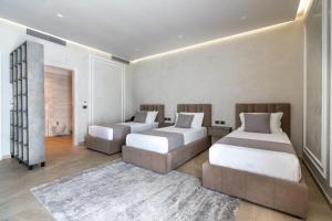 Postel nebo postele na pokoji v ubytování Hotel Plaza Berat