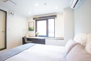 Cama o camas de una habitación en Minutes from Sumiyoshi & Iconic Attractions & Sky Tree