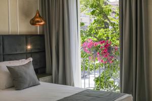Postel nebo postele na pokoji v ubytování Hotel Plaza Berat