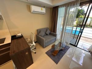 Posezení v ubytování 1 - Bedroom Apartment Pool Access, 750m to the Beach
