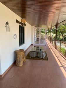 Posezení v ubytování Rustic Home by Farms & Jungle - Entire Cottage