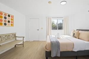 Fotografie z fotogalerie ubytování # Marbella Lane - Modern Cabin-style 2BR Home v destinaci Campbell