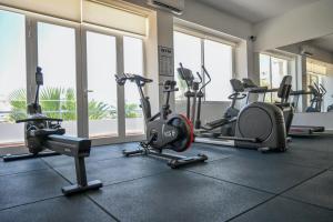 Posilňovňa alebo fitness centrum v ubytovaní Apartamentos Mar y Playa