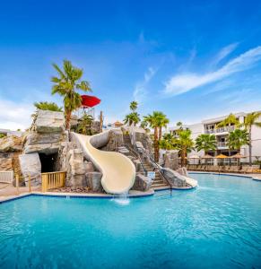 Bazén v ubytování Hilton Vacation Club Palm Canyon Palm Springs nebo v jeho okolí