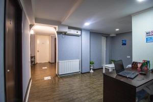 TV a/nebo společenská místnost v ubytování HotelHarmony